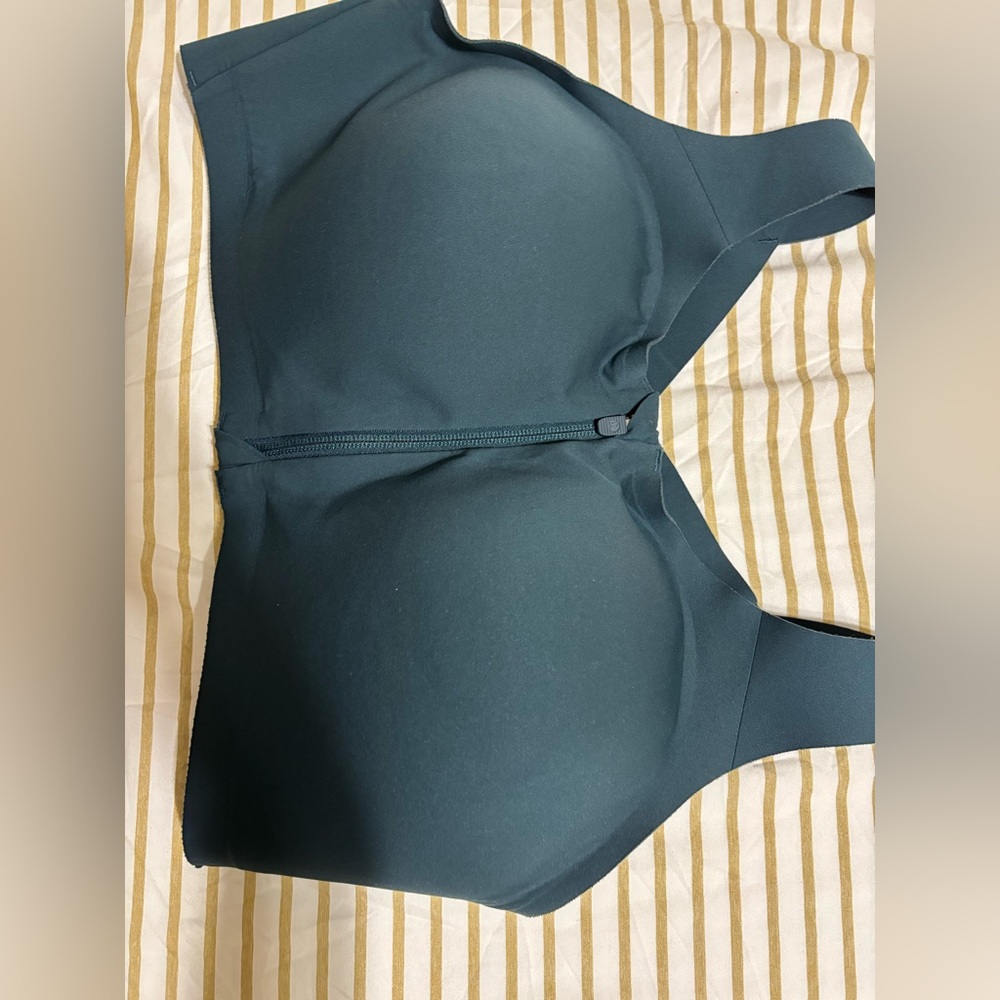Lululemon 38 DD high support strappy sports bra